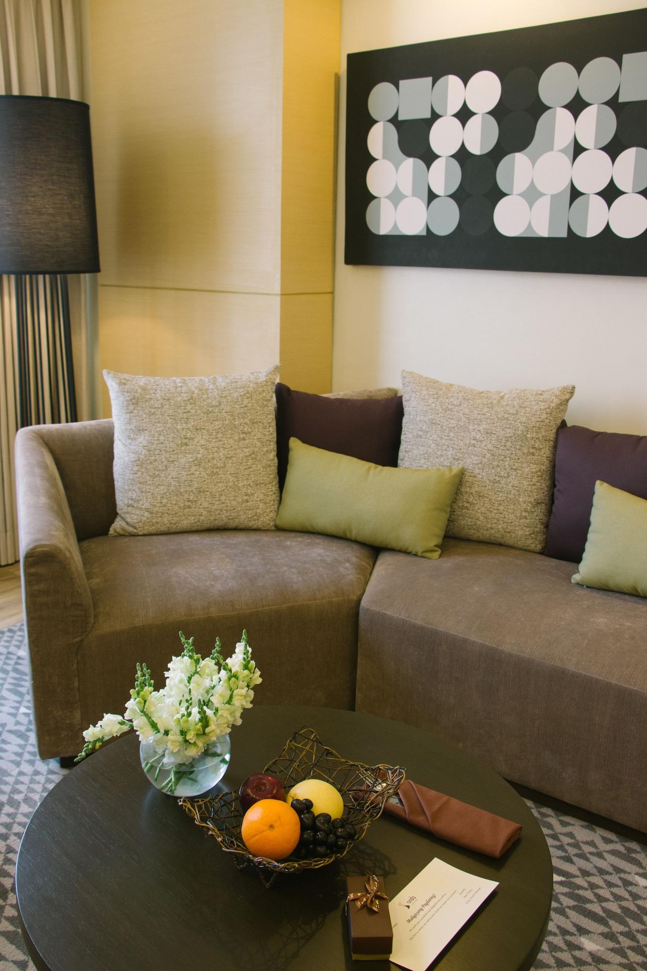 เซดา เวอร์ทิส นอร์ท – โรงแรมเอนกประสงค์ เกซอนซิตี้ ภายนอก รูปภาพ A sofa with cushions