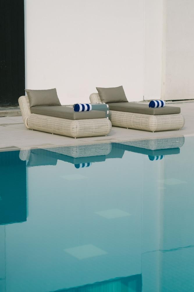 เซดา เวอร์ทิส นอร์ท – โรงแรมเอนกประสงค์ เกซอนซิตี้ ภายนอก รูปภาพ Pool furniture