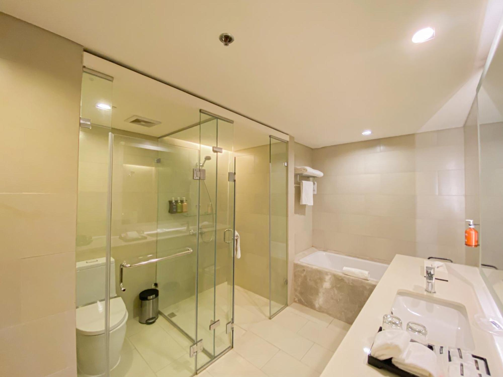 เซดา เวอร์ทิส นอร์ท – โรงแรมเอนกประสงค์ เกซอนซิตี้ ภายนอก รูปภาพ A bathroom in a hotel