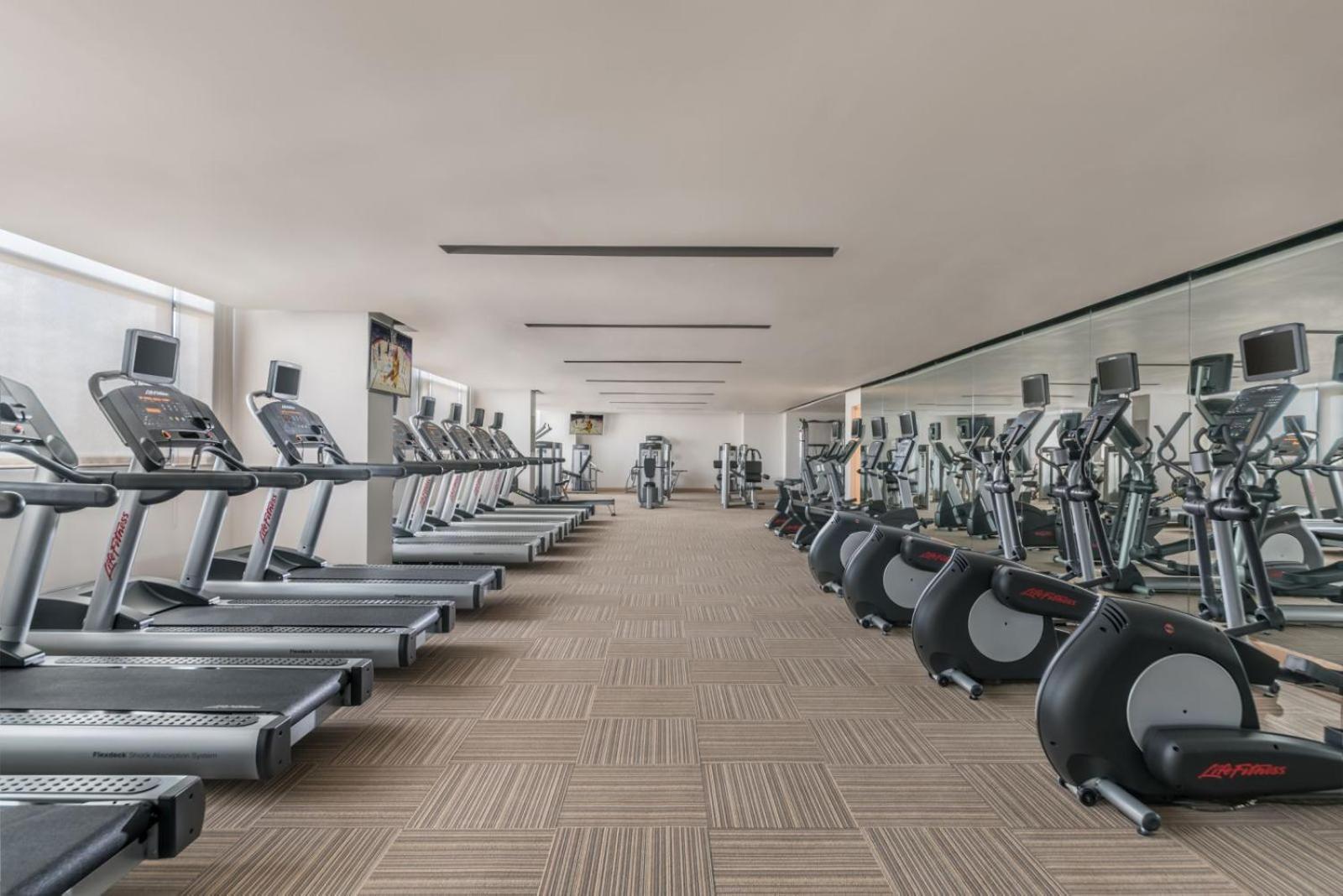เซดา เวอร์ทิส นอร์ท – โรงแรมเอนกประสงค์ เกซอนซิตี้ ภายนอก รูปภาพ The gym at the hotel
