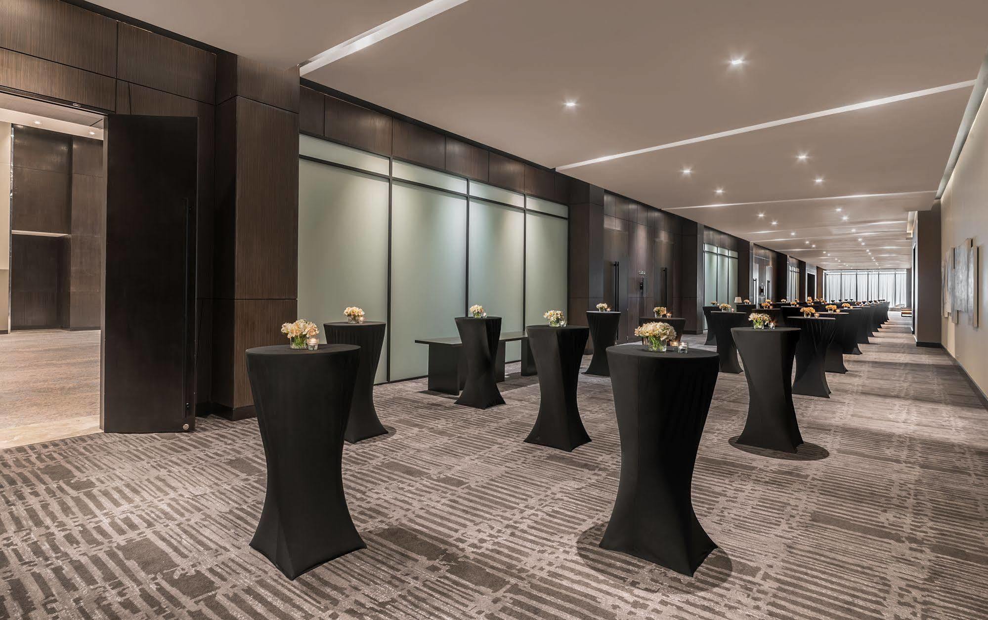 เซดา เวอร์ทิส นอร์ท – โรงแรมเอนกประสงค์ เกซอนซิตี้ ภายนอก รูปภาพ The Westin Mumbai International Airport